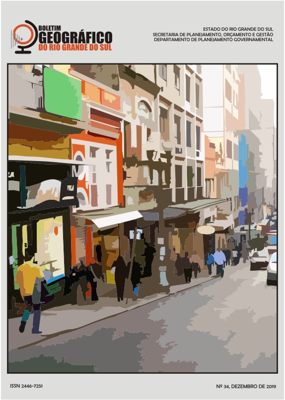 Capa da edição 34 do Boletim Geográfico do Rio Grande do Sul. A imagem contém uma montagem sobre uma foto de uma rua, com fachadas de prédios e pessoas.